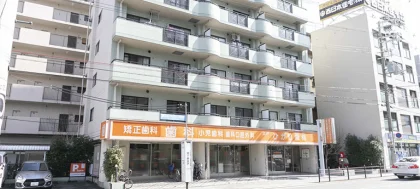 医院が入る建物の外観